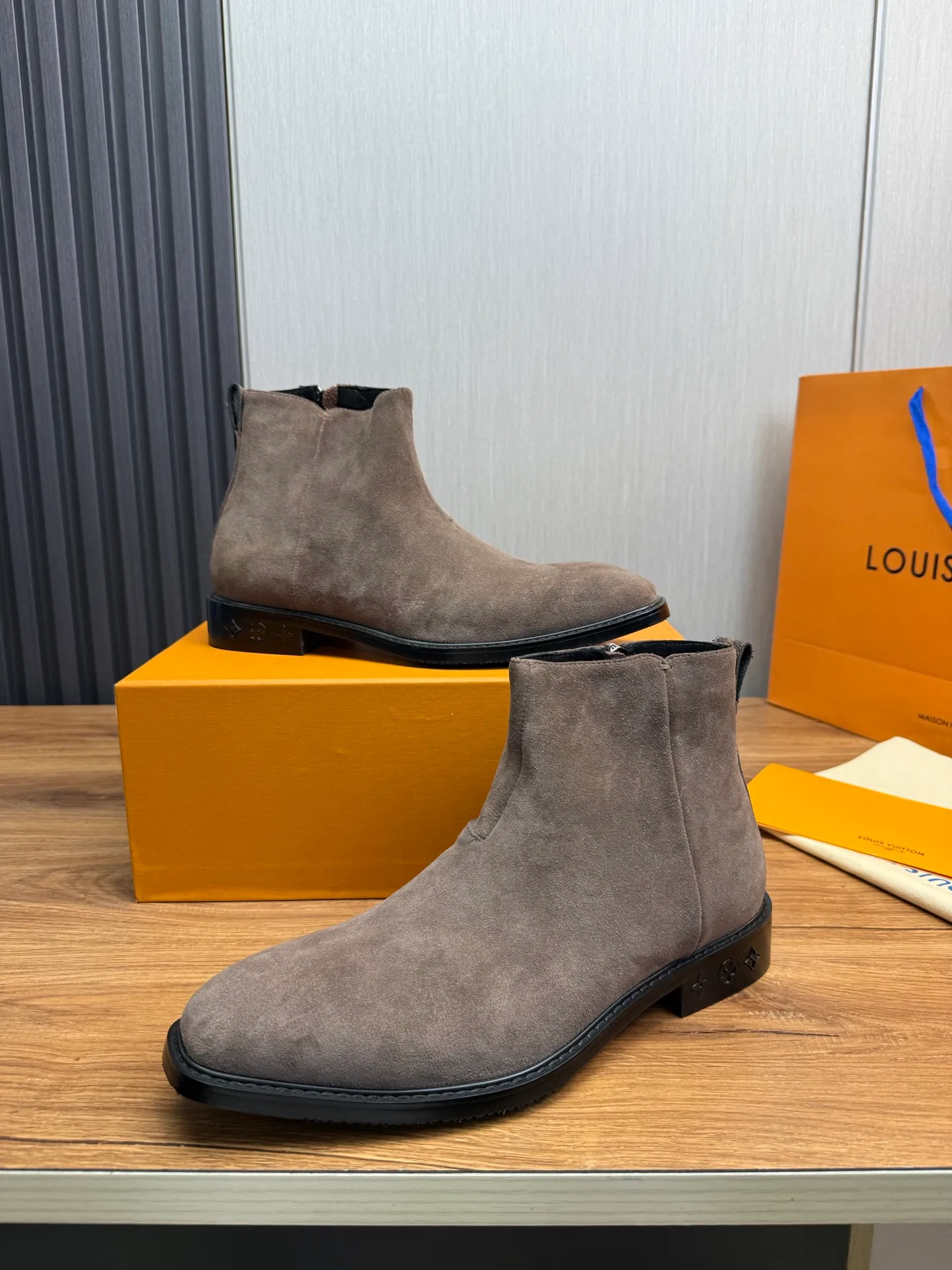 Men's shoes 💰760💰 LV. - Men's business casual leather shoes, top quality products. 1:1 shipment ⬆️Luxurious and noble 👞All imported original brand leather materials, just to create a more comfortable wearing experience, upper: original frosted cowhide ➕Imported full cow lining, original outsole ✔️16-45 (38.45 non-refundable)